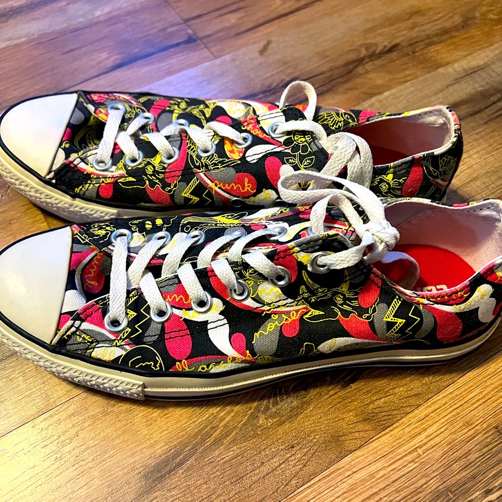 Multicolored women's converse size 9